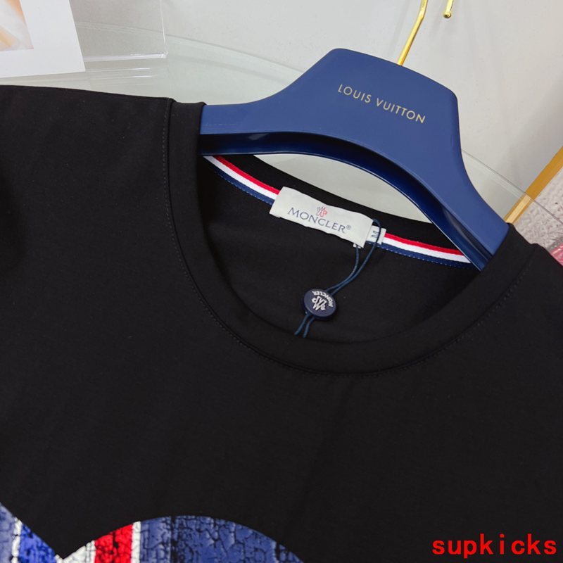Moncler Luxury Cloth