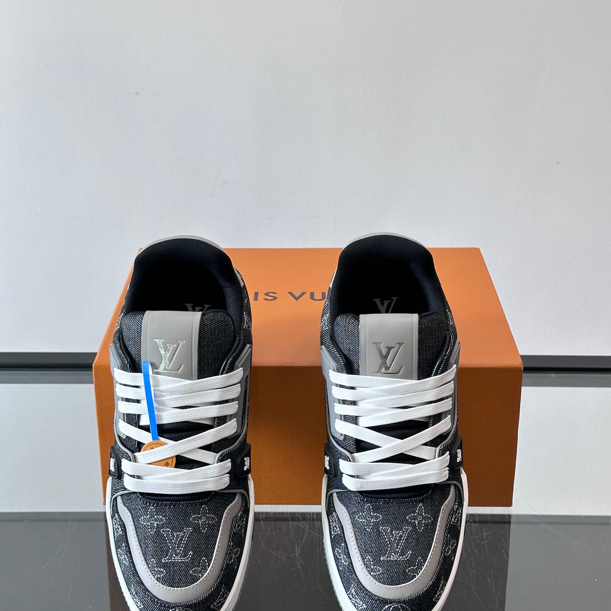 LOU TRAINERS ND