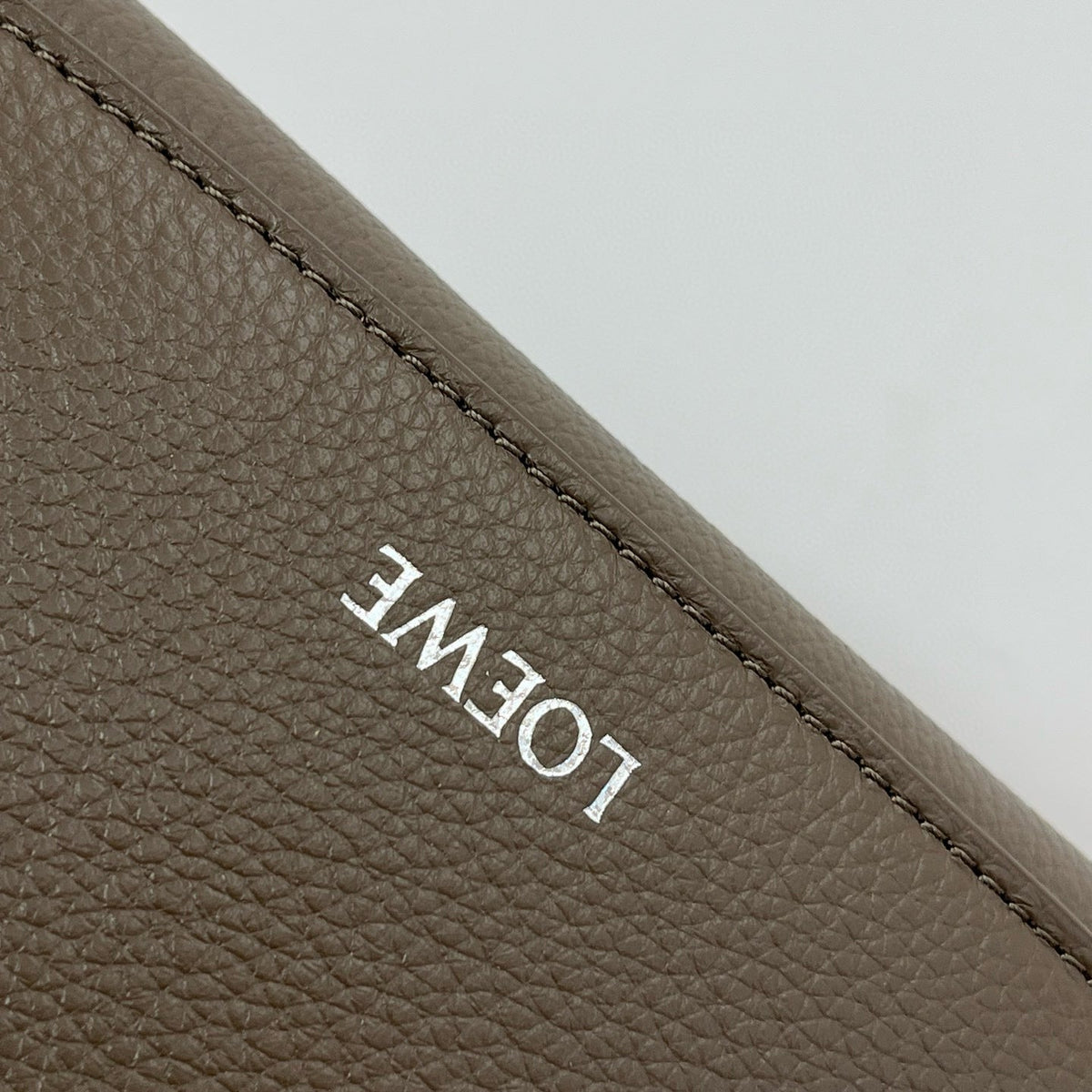 LOEW PEBBLE MESSENGER BAG
