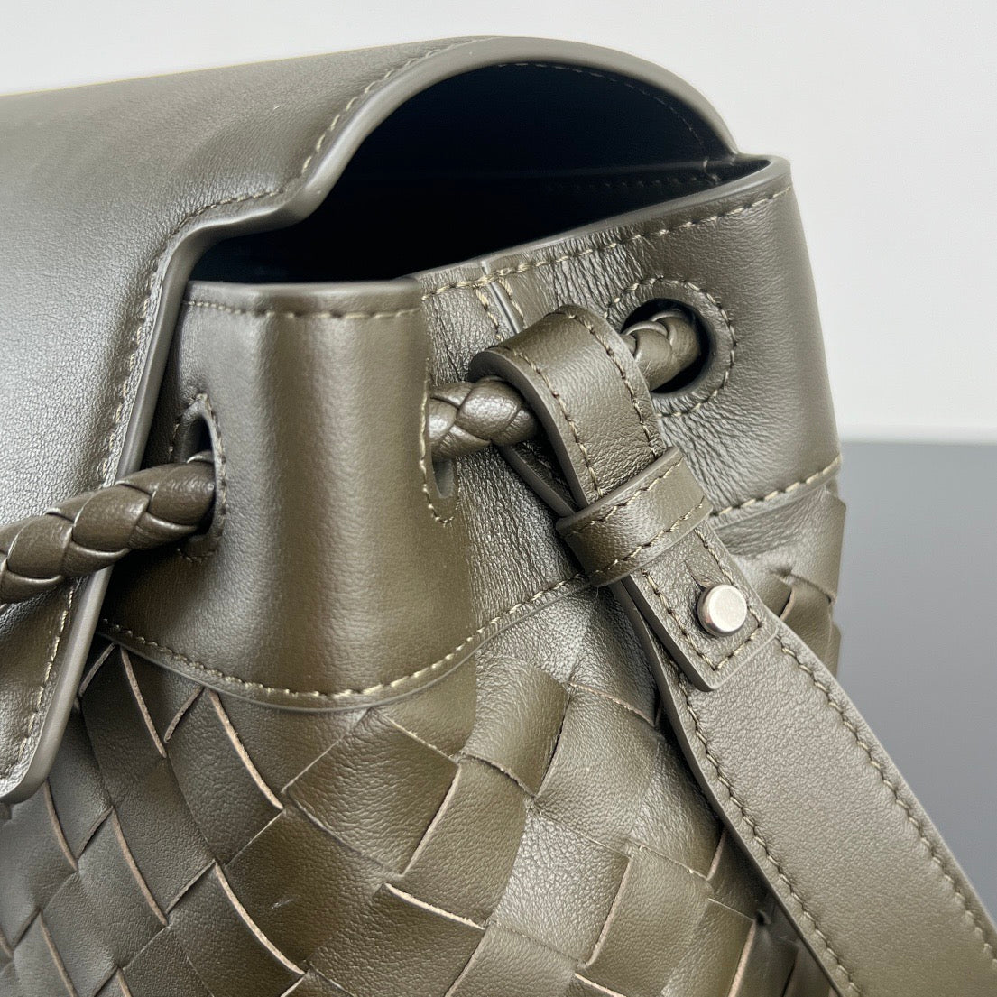 BOTT V SMALL ANDIAMO MESSENGER BAG