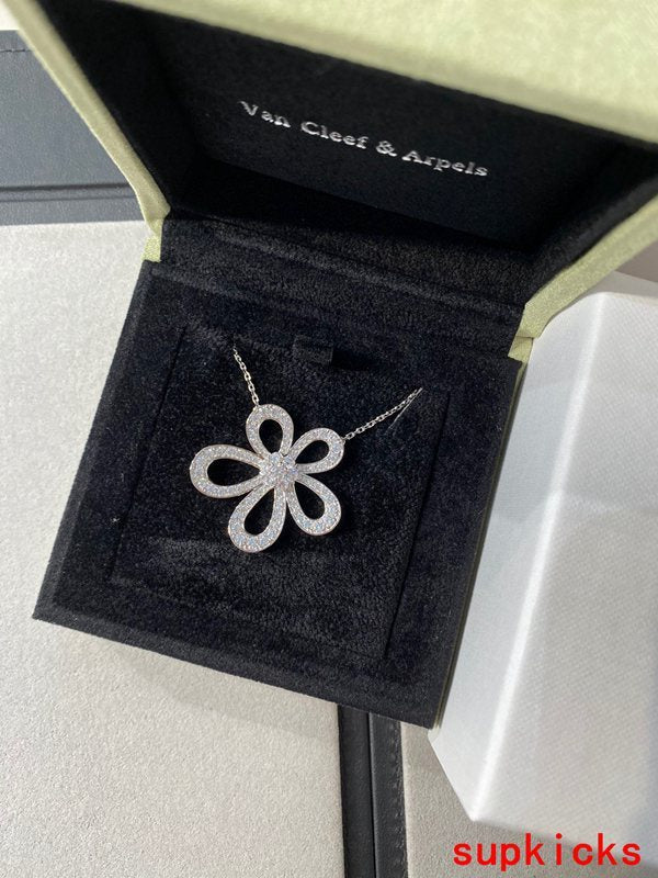 Van Cleef & Arples Jewelry