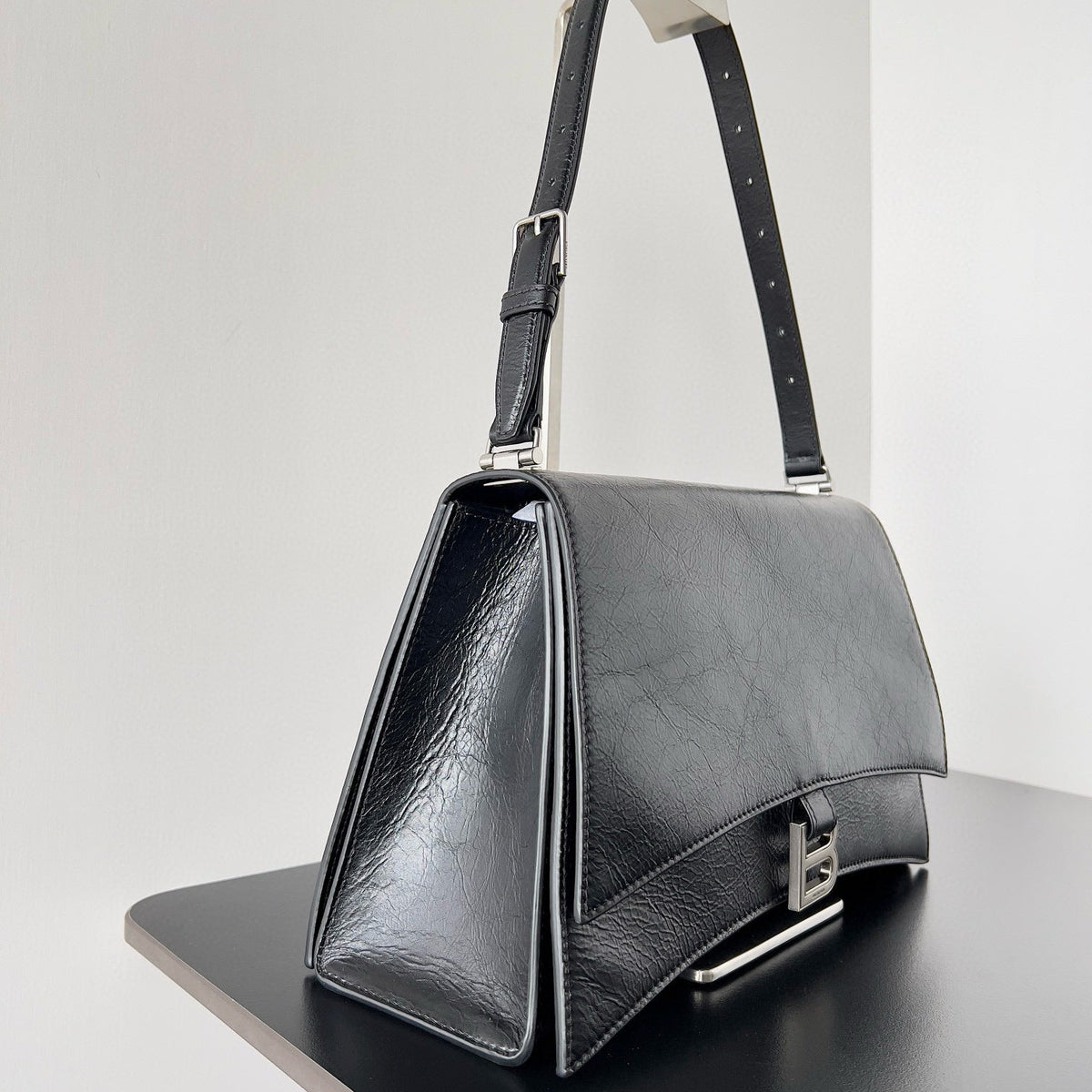 BAL MEDIUM CRUSH BAG