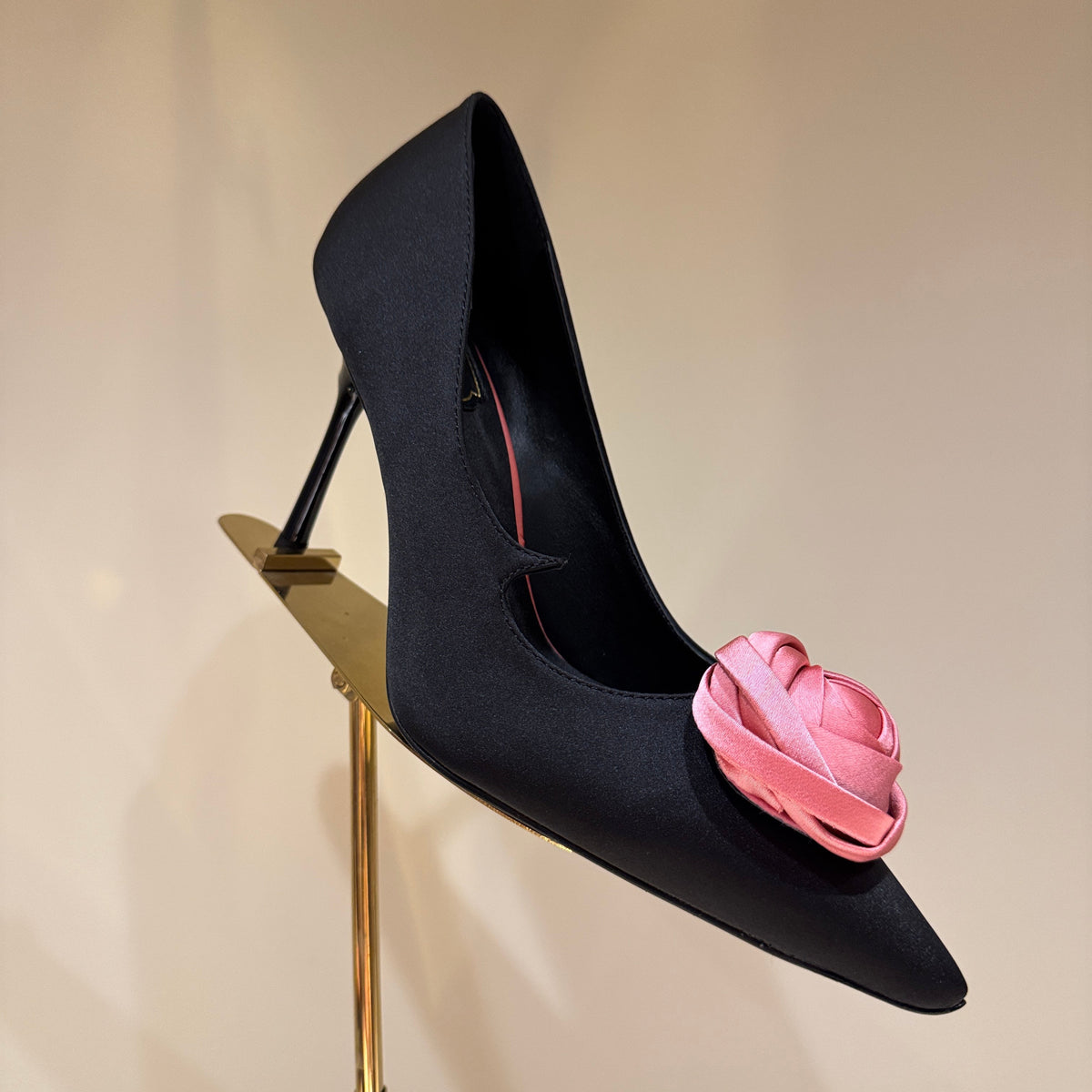 ROGER V HEELS