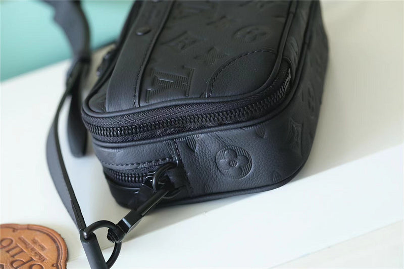 I W Fashion Lu-Vi bags - 9893