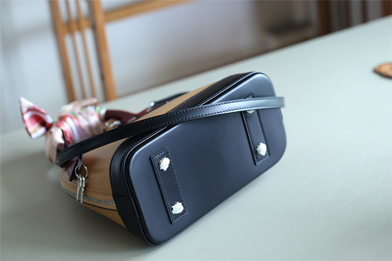 I W Fashion Lu-Vi bags - 8263