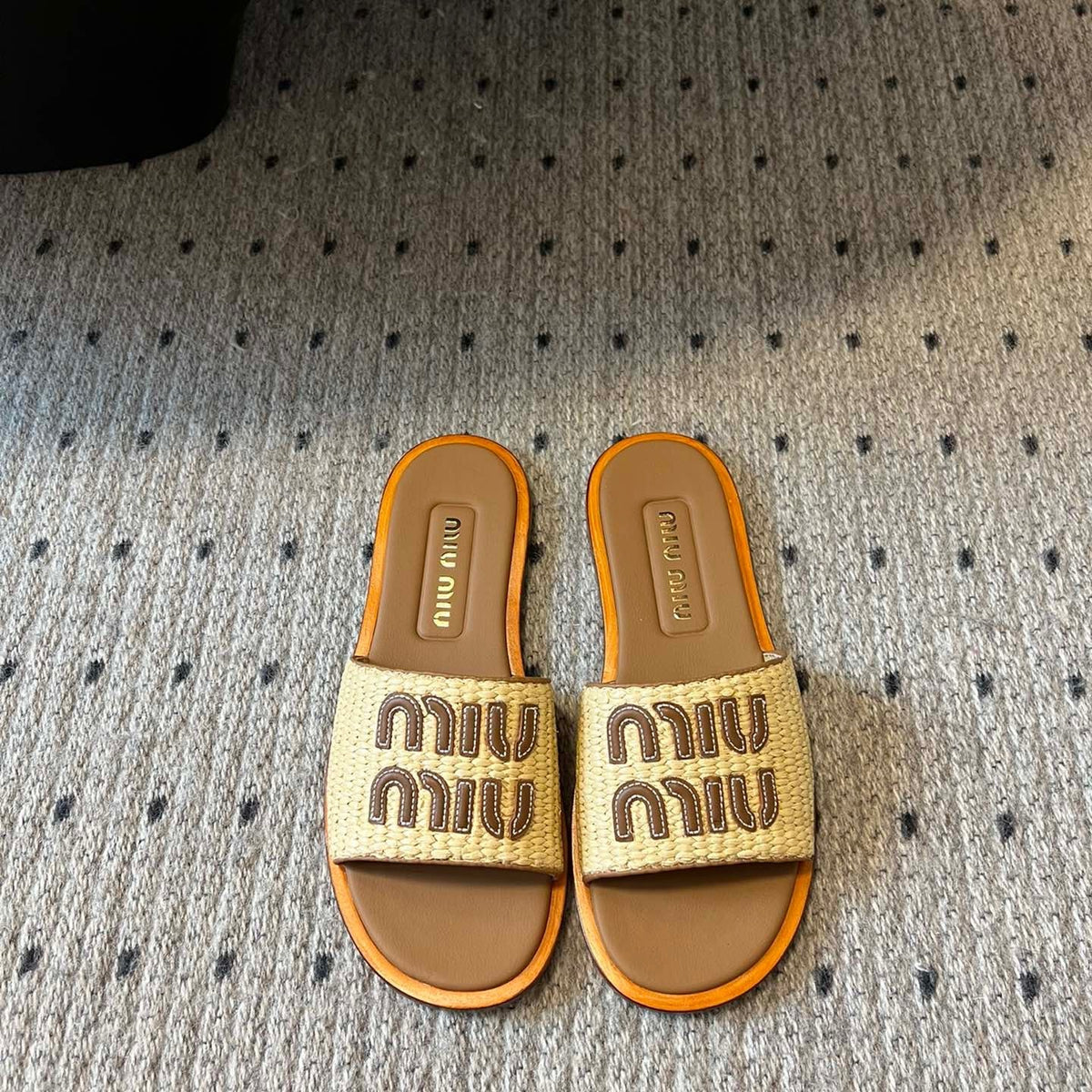 MIU M SLIDES