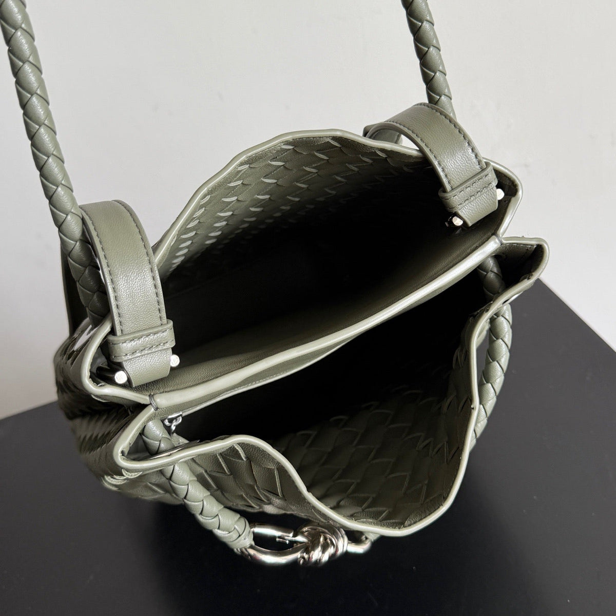 BOTT V ANDIAMO BUCKET BAG
