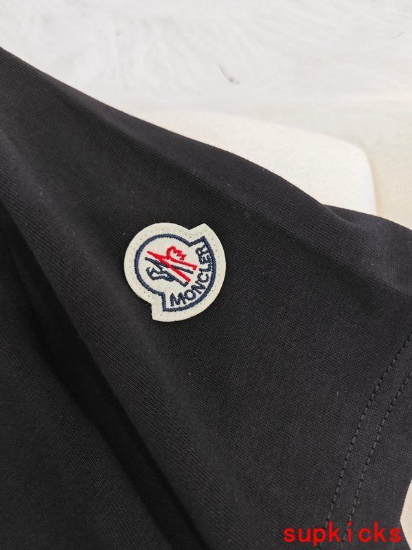 Moncler Luxury Cloth