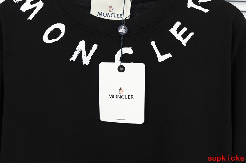 Moncler Luxury Cloth