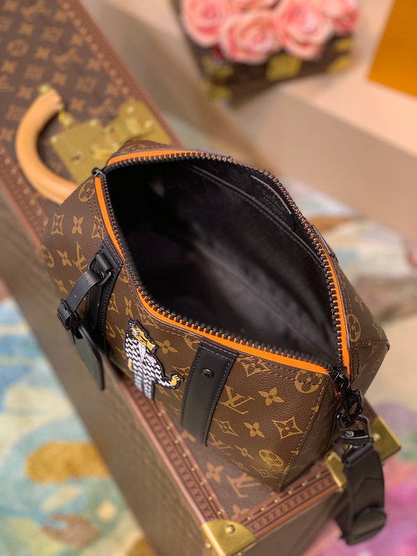 I W Fashion Lu-Vi bags - 17040