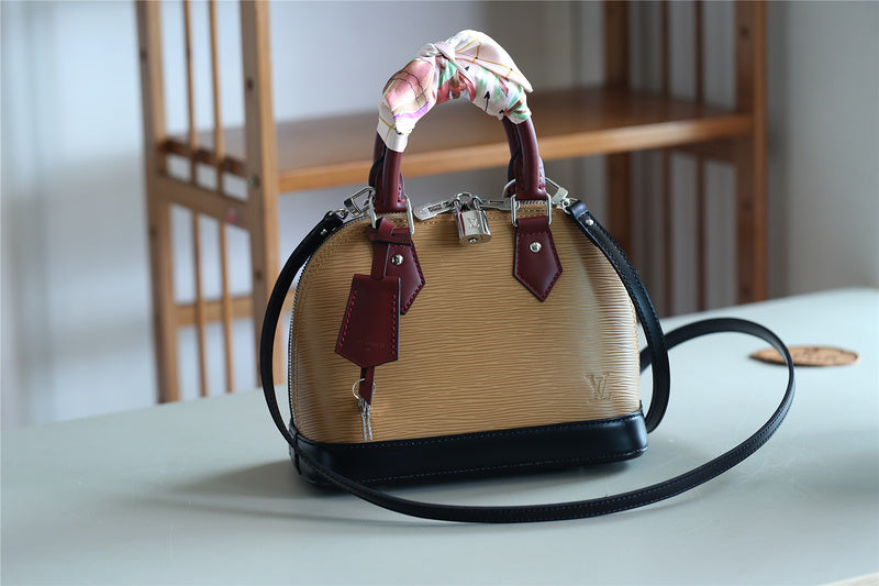 I W Fashion Lu-Vi bags - 8263