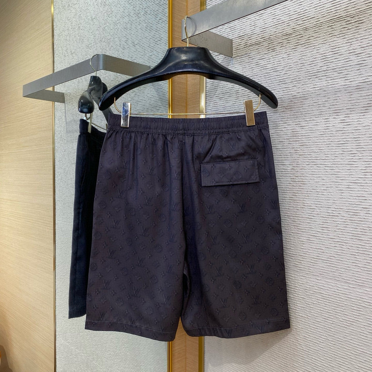 LOU SHORTS