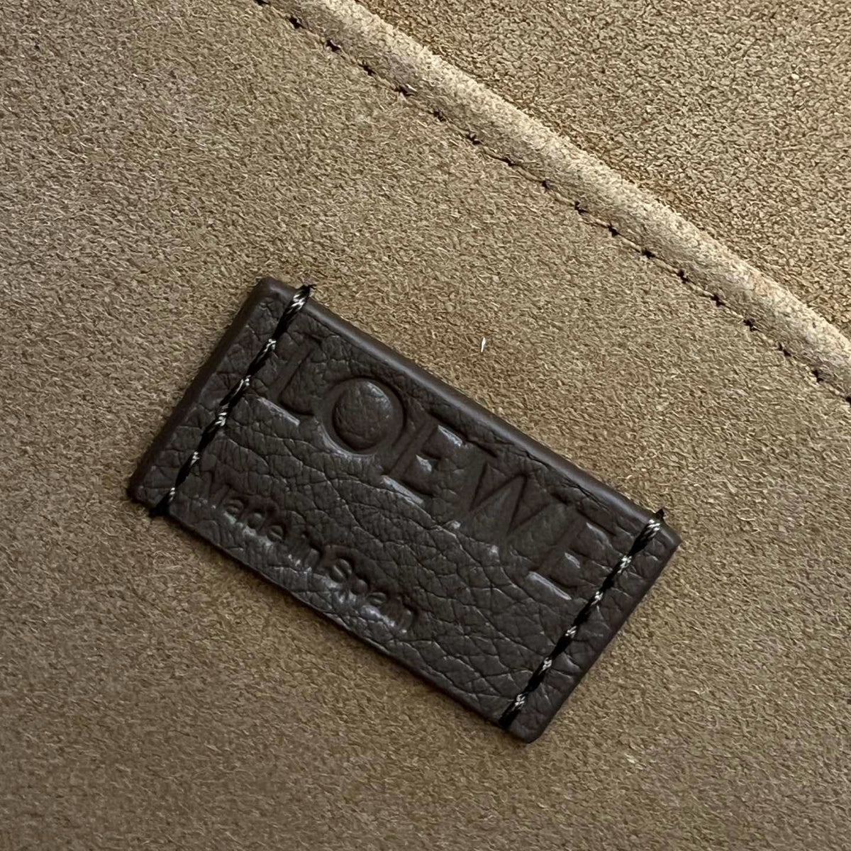 LOEW PEBBLE MESSENGER BAG