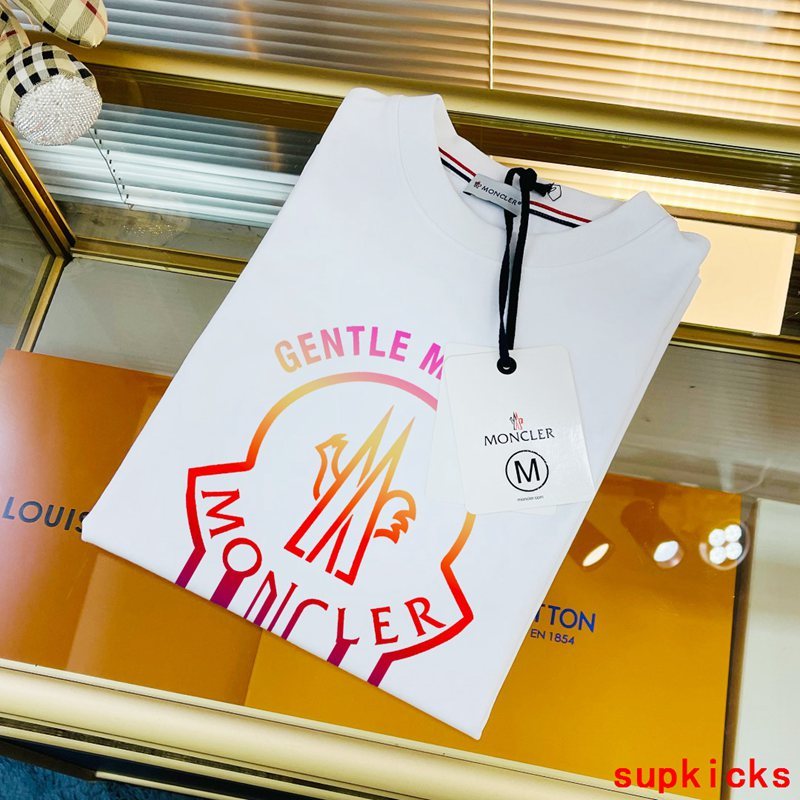 Moncler Luxury Cloth