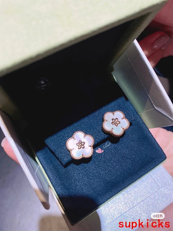 Van Cleef & Arples Jewelry