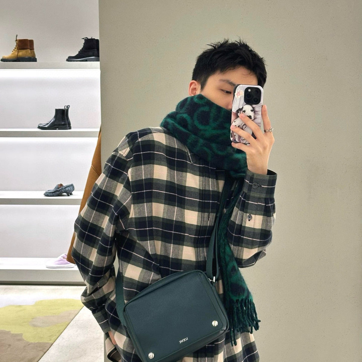 LOEW PEBBLE MESSENGER BAG