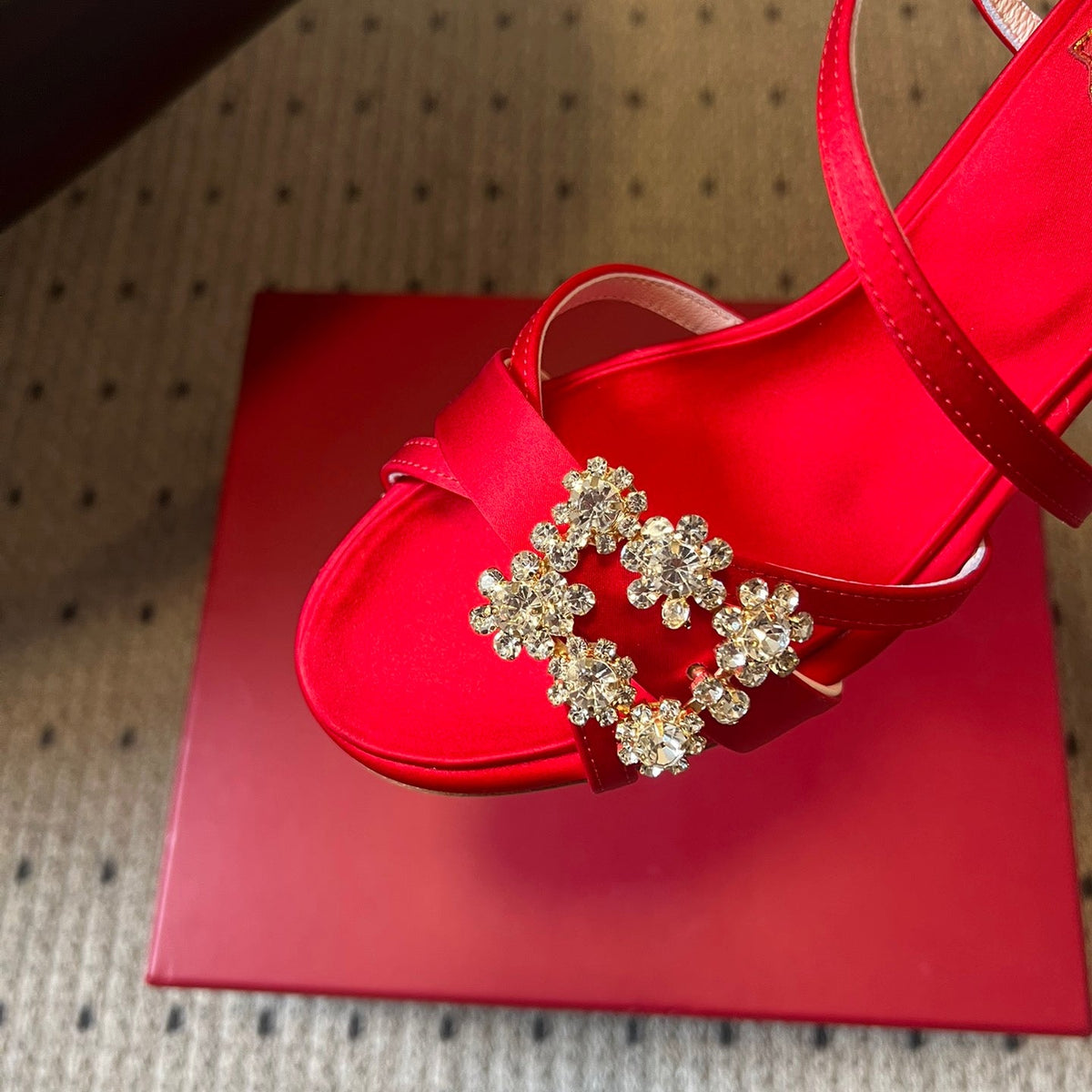 ROGER V HEELS