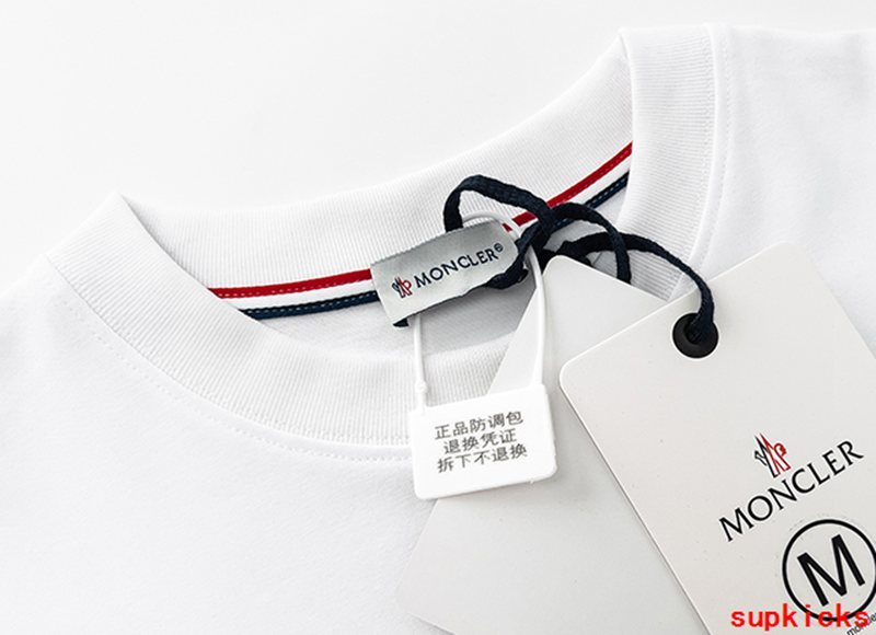 Moncler Luxury Cloth