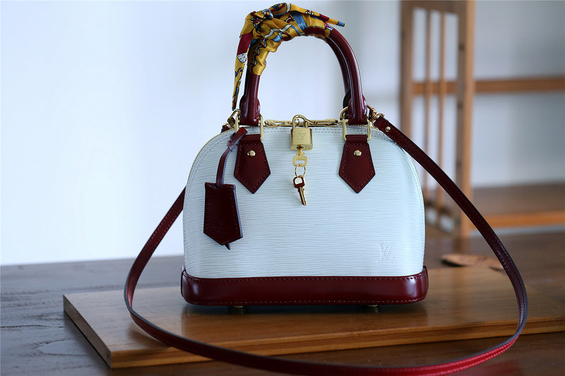 I W Fashion Lu-Vi bags - 8259