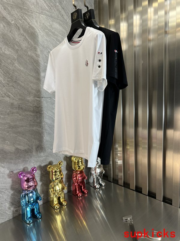 Moncler Luxury Cloth