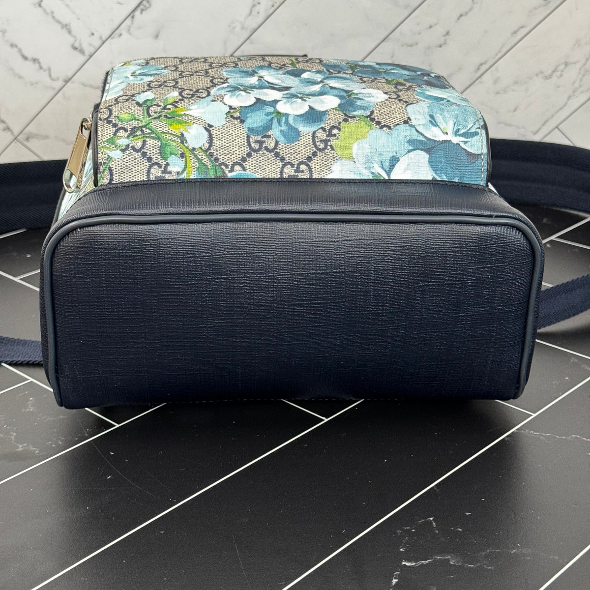 LIKE NEW Gucci GG Supreme Blue Blooms Small Day Backpack