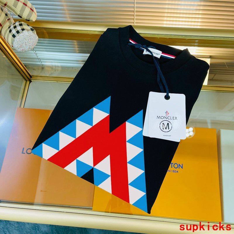 Moncler Luxury Cloth