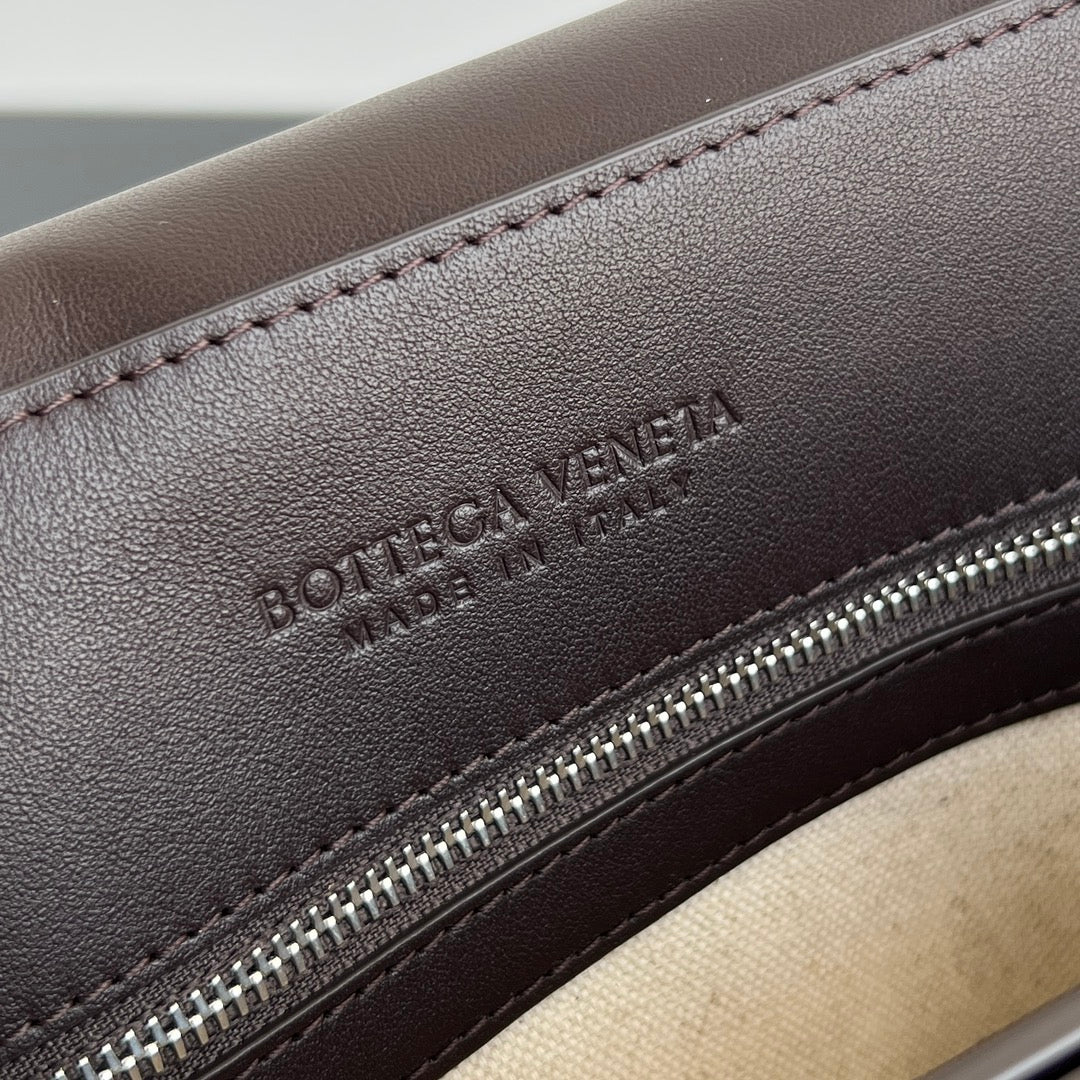 BOTT V ANDIAMO MESSENGER BAG