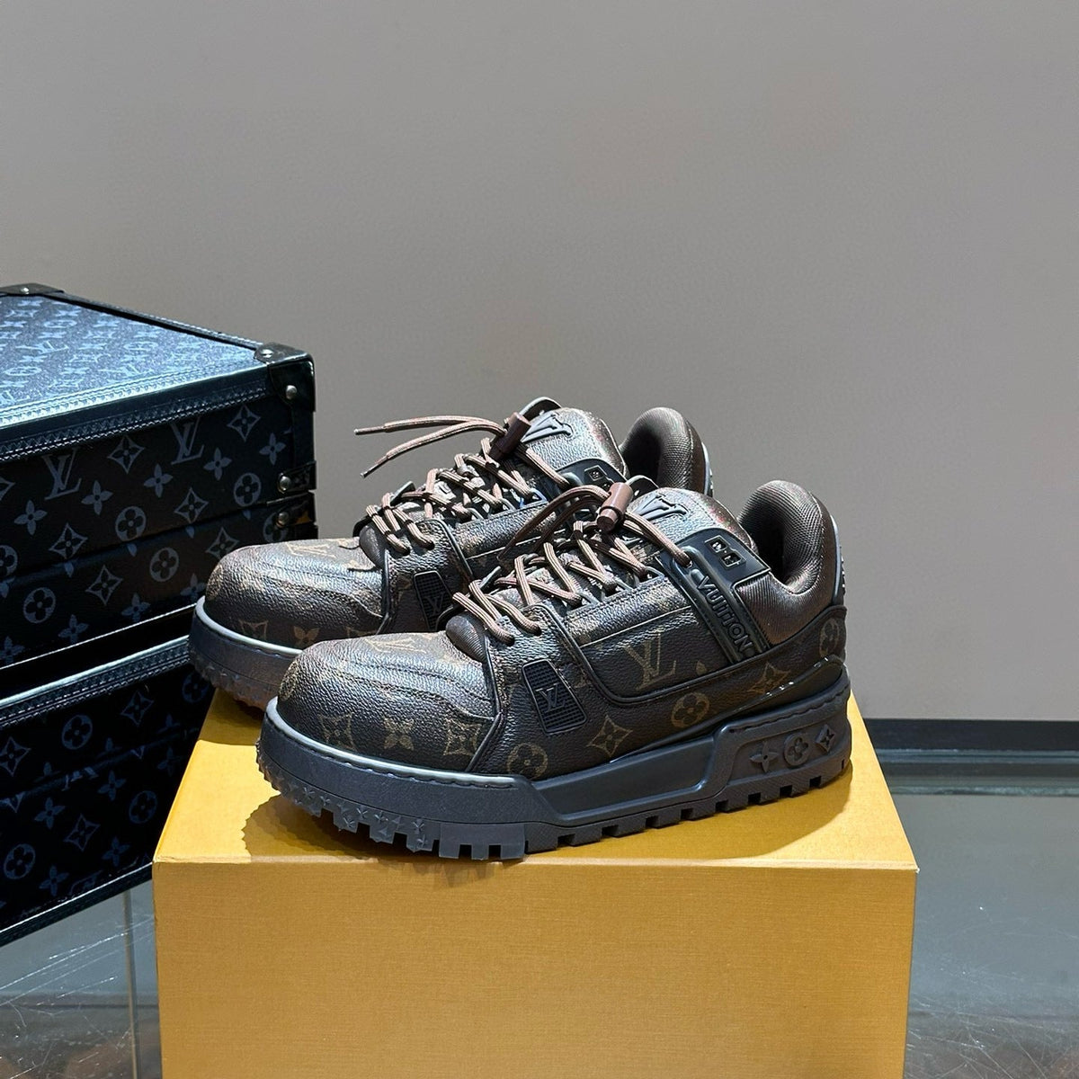 LOU TRAINERS