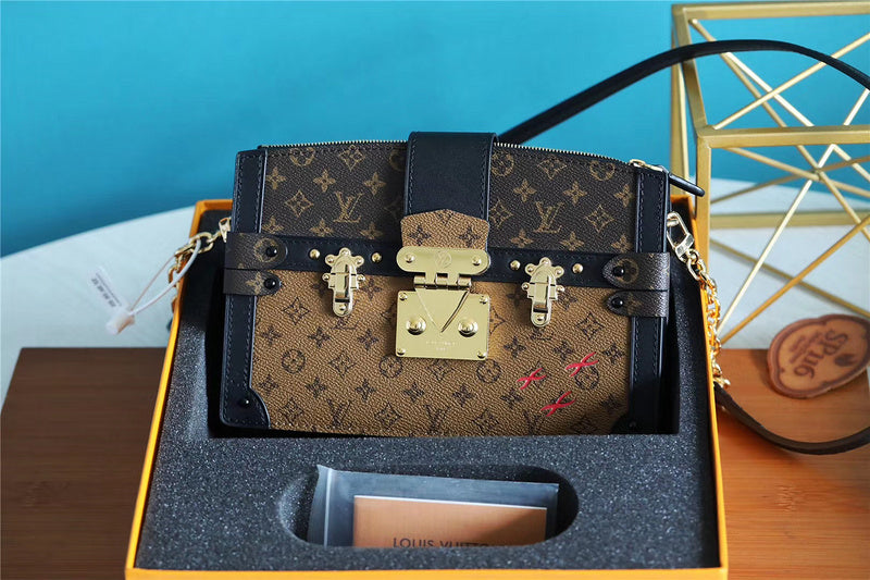 I W Fashion Lu-Vi bags - 8200