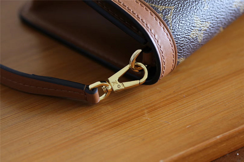 I W Fashion Lu-Vi bags - 8137