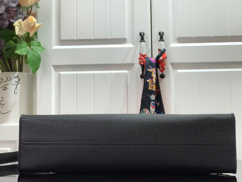 I W Fashion Lu-Vi bags - 17640