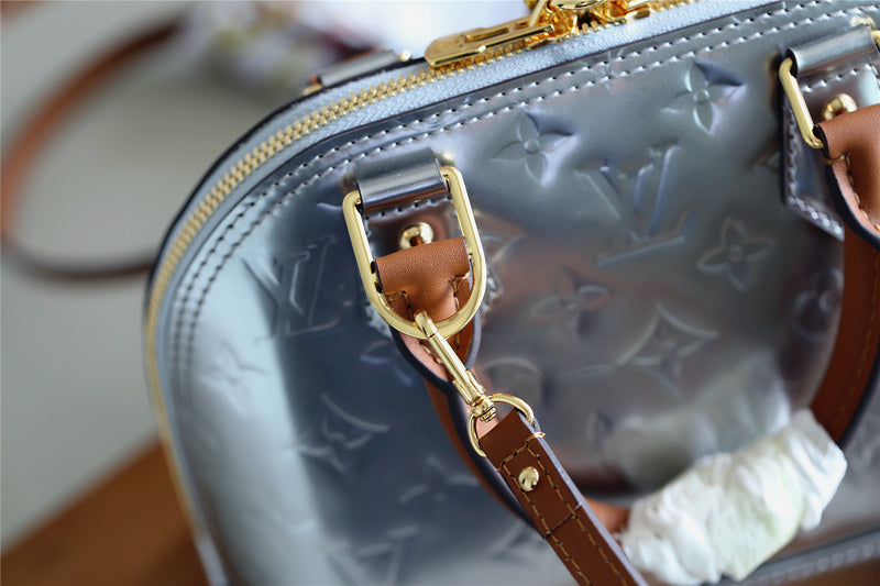 I W Fashion Lu-Vi bags - 8273