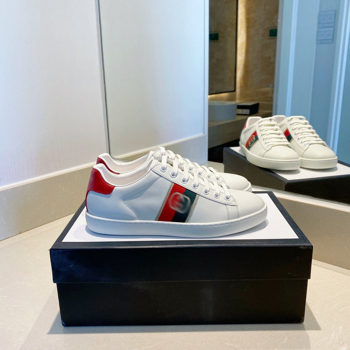 SE354 Men's Size 6-11  Women's Size 4-10