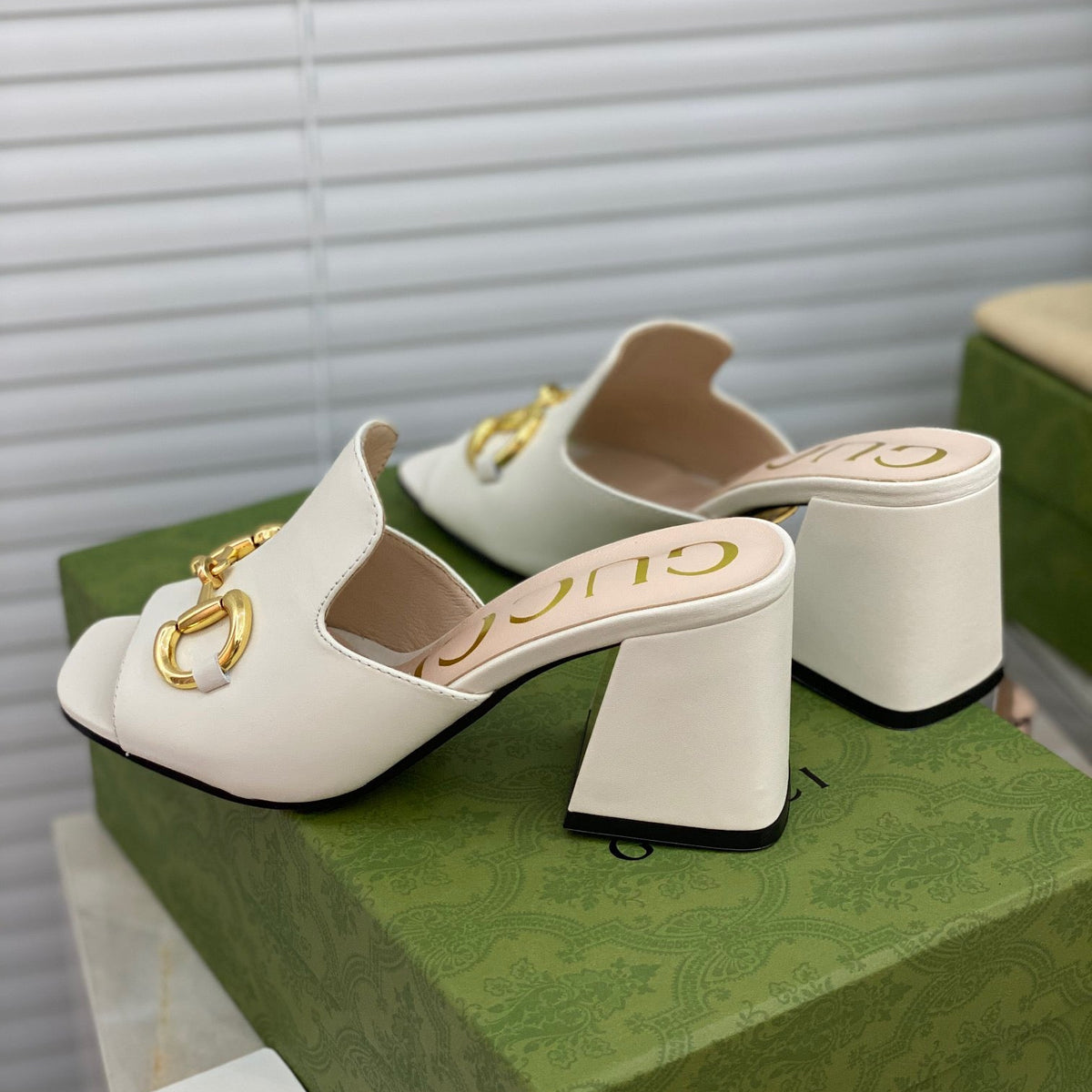 SE501 Size 5-10 Heels:7.5cm Material: Cowhide Lining: Sheep skin Sole: Italian leather