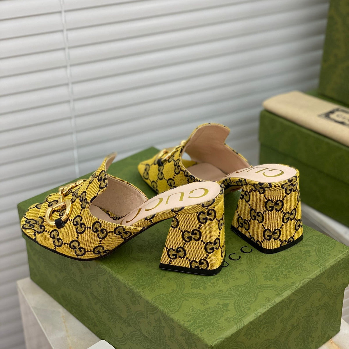 SE502 Size 5-10 Heels:7.5cm Material: Cowhide Lining: Sheep skin Sole: Italian leather