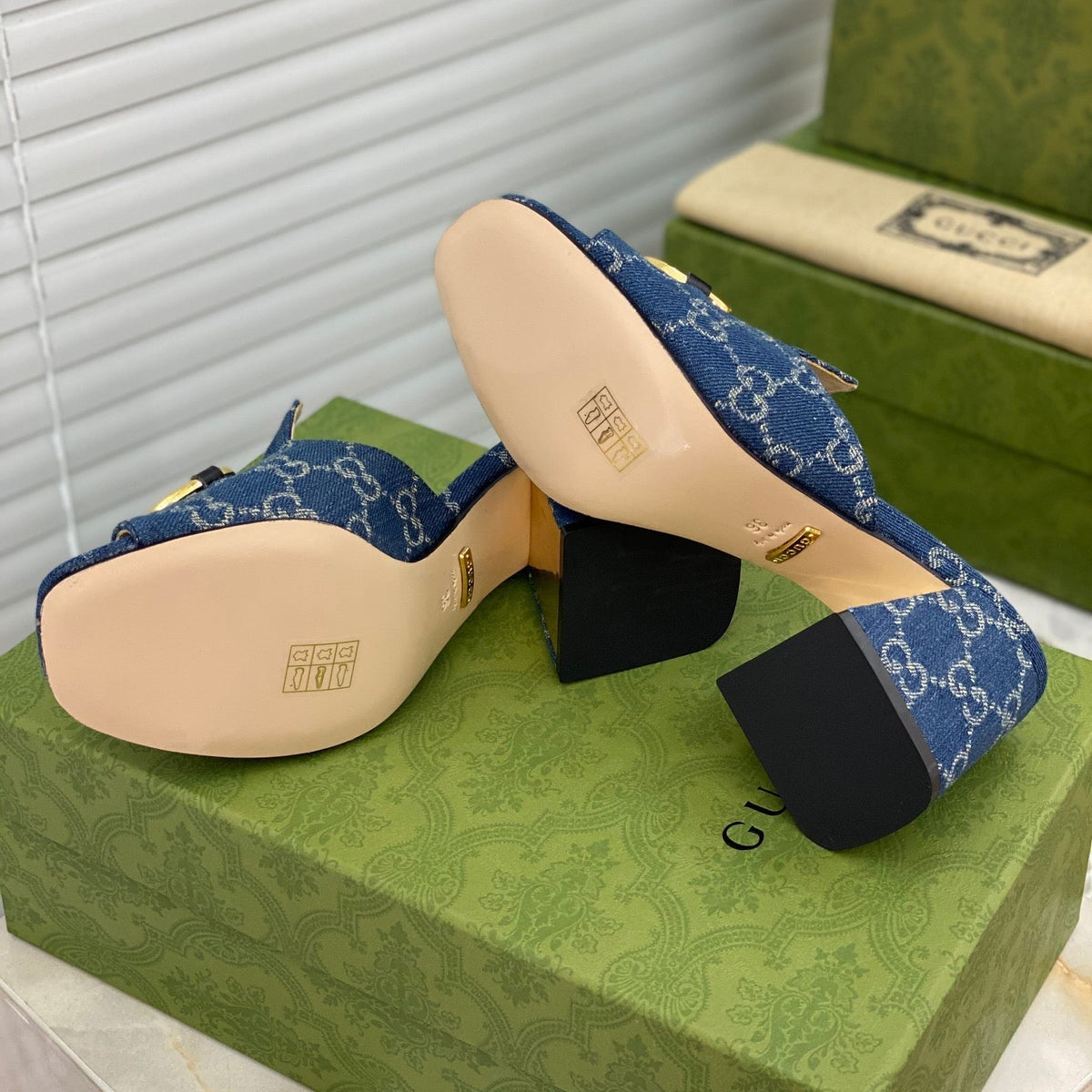 SE505  Size 5-10 Heels:7.5cm Material: Cowhide Lining: Sheep skin Sole: Italian leather