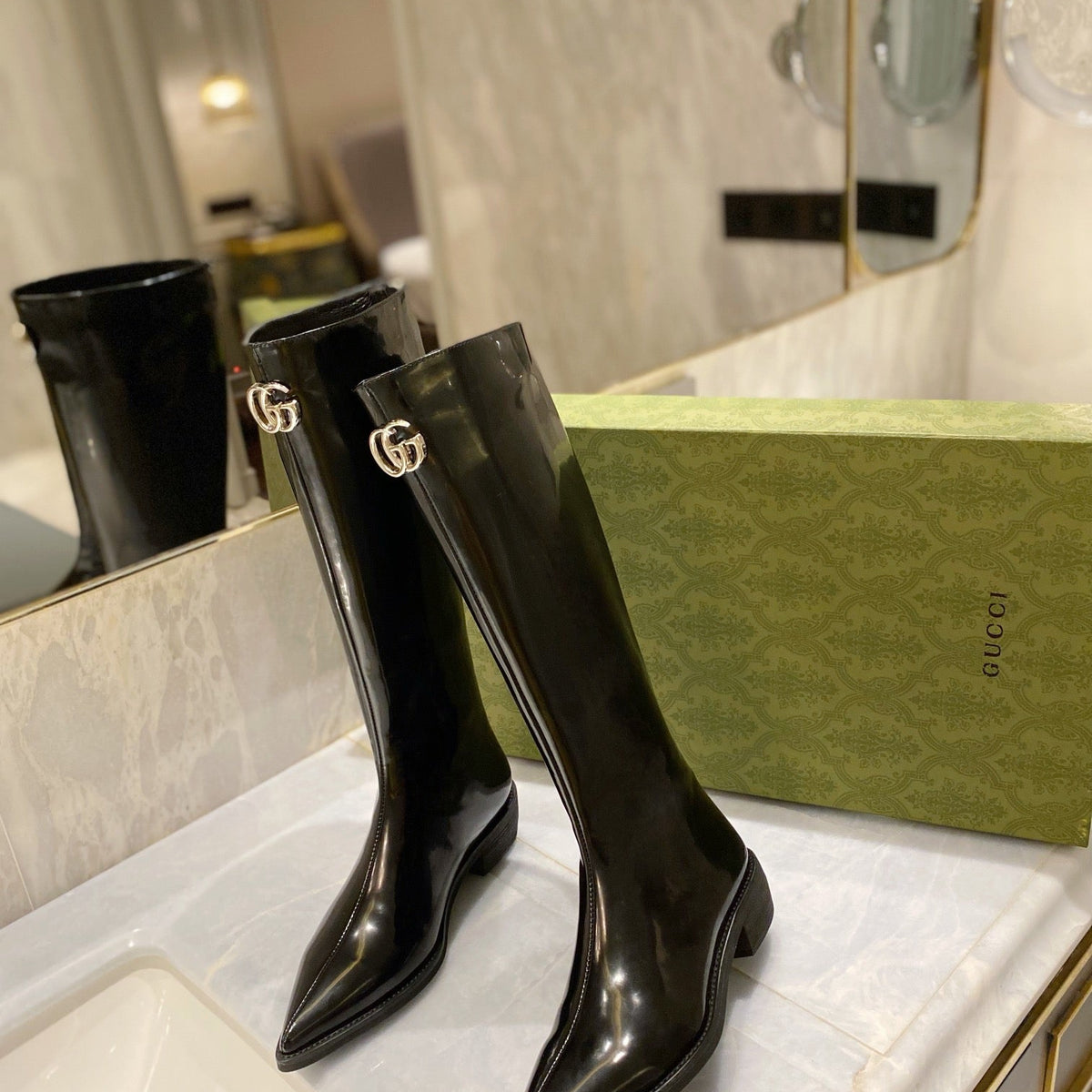 SE700   Size 5-10   Heels:3cm Shaft measures approximately 15.5” from arch Material: Cowhide  Lining: Sheep skin