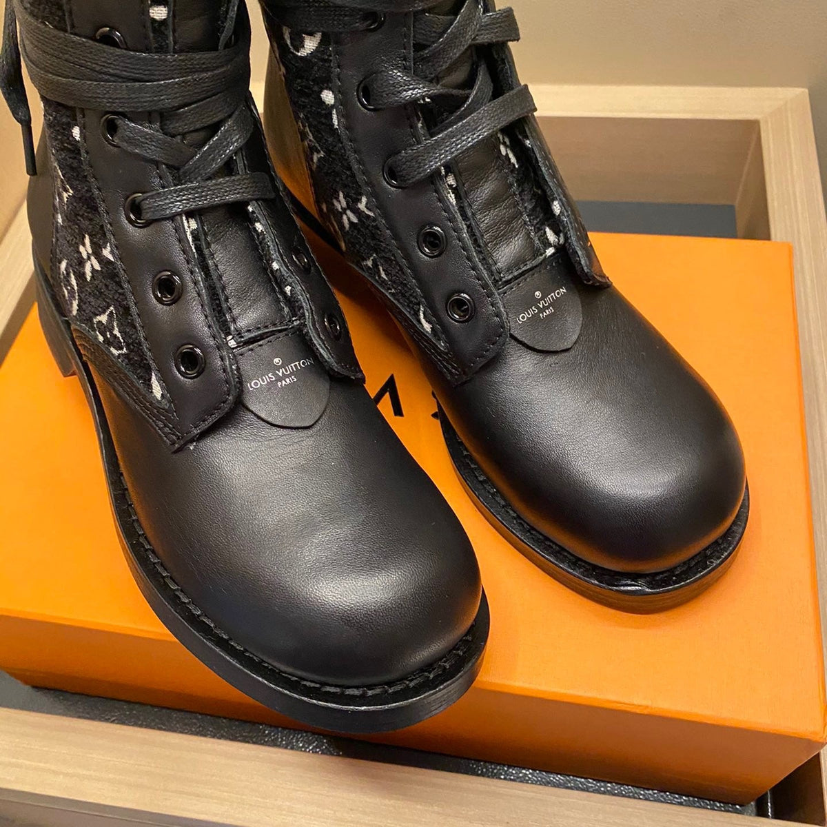 SE733  Size 4-9