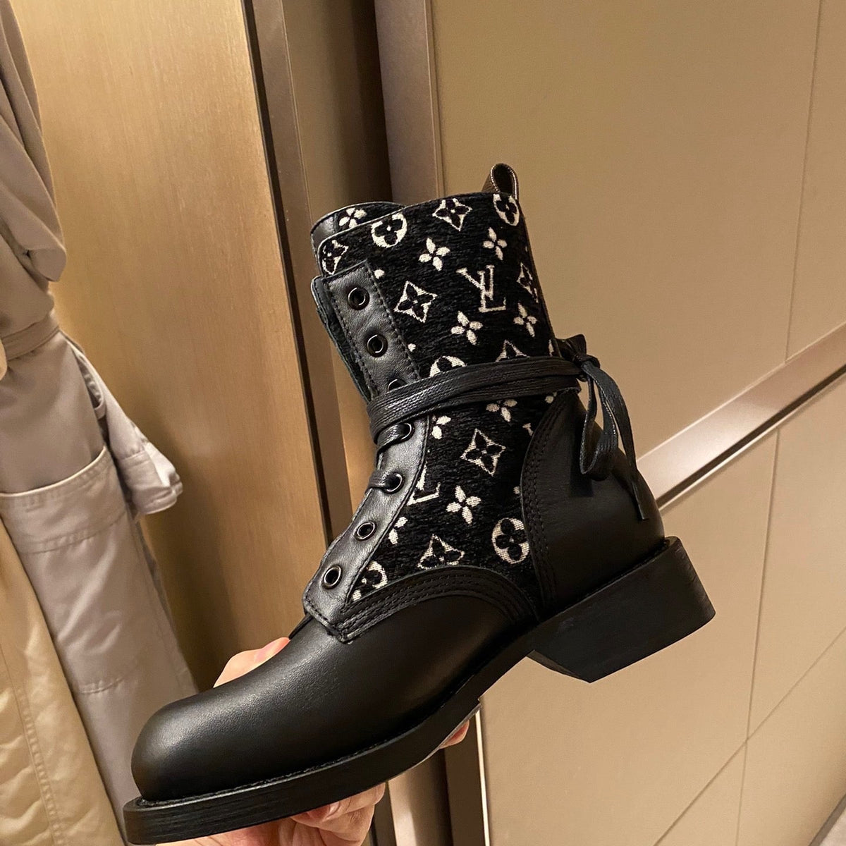 SE733  Size 4-9
