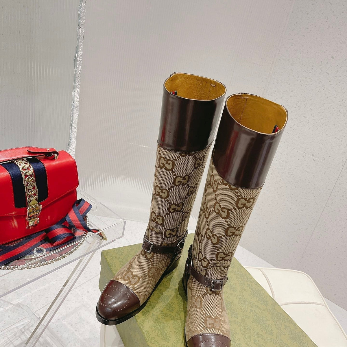 SE746   Size 5-9    Material: Cowhide  Lining: Sheep skin Sole: Italian leather