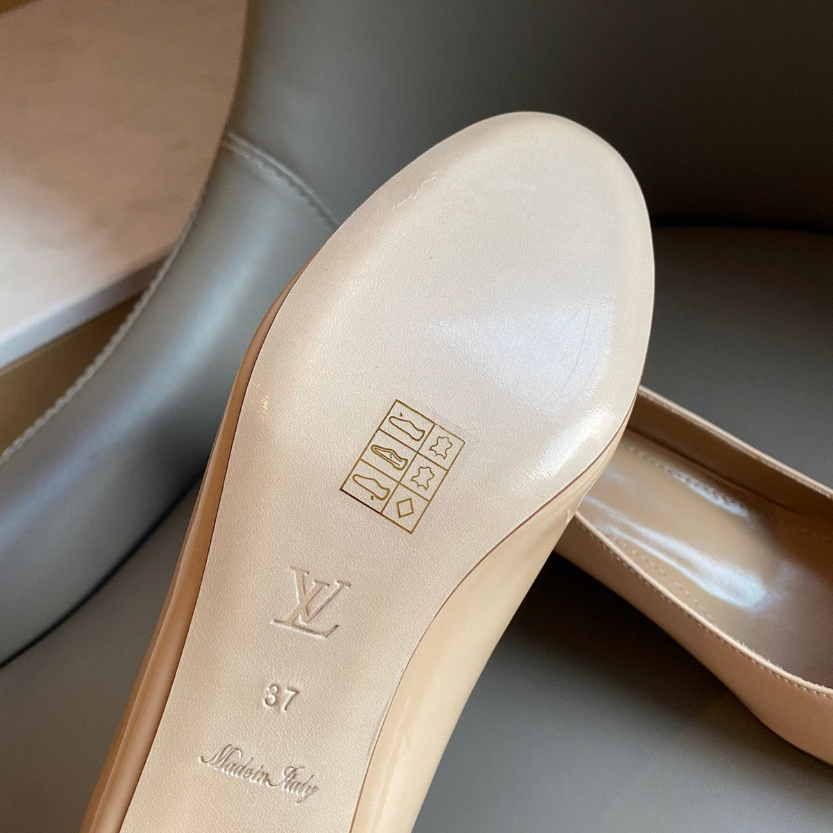 SE791  Size5-10   Material: Cowhide  Lining: Sheep skin Sole: Italian leather