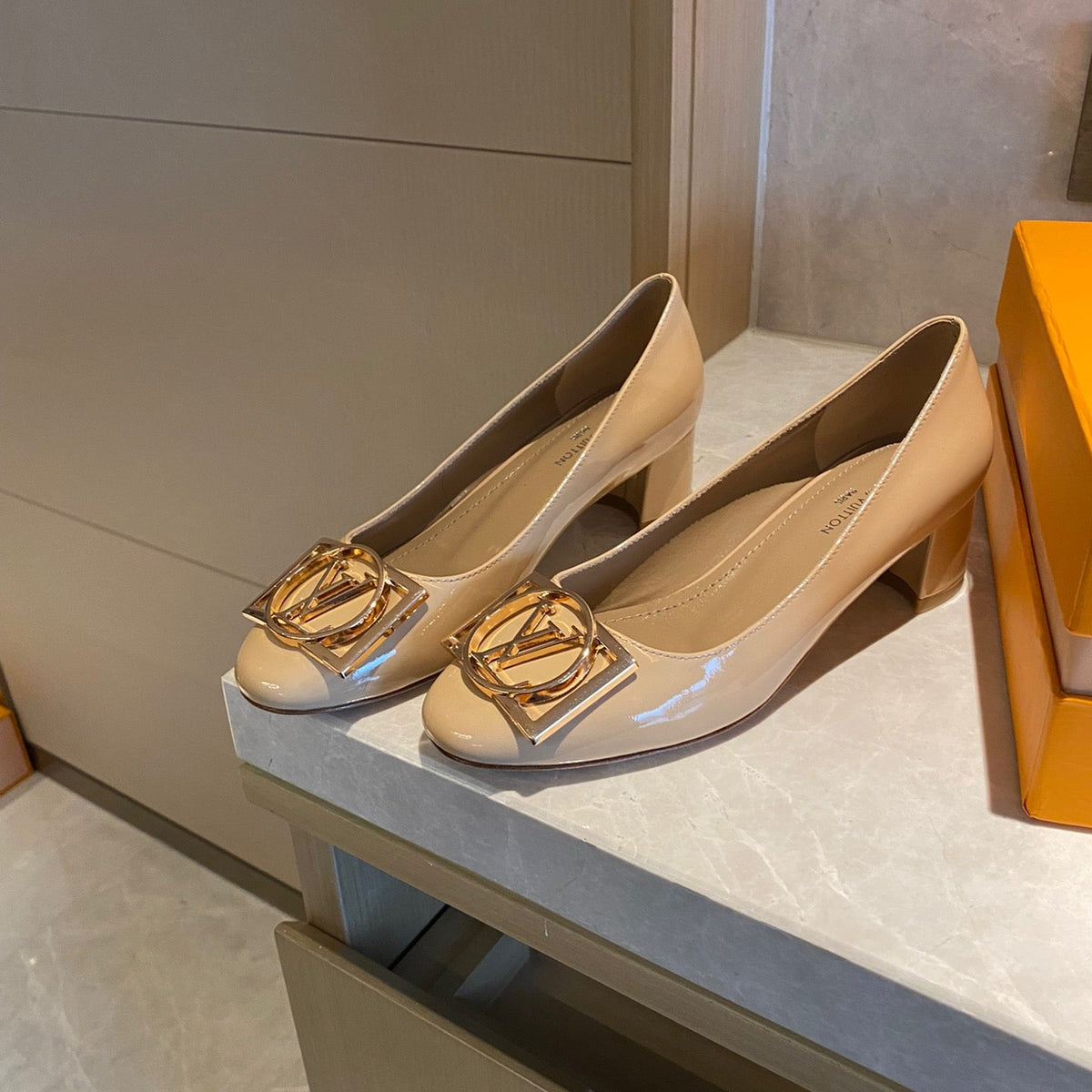 SE791  Size5-10   Material: Cowhide  Lining: Sheep skin Sole: Italian leather