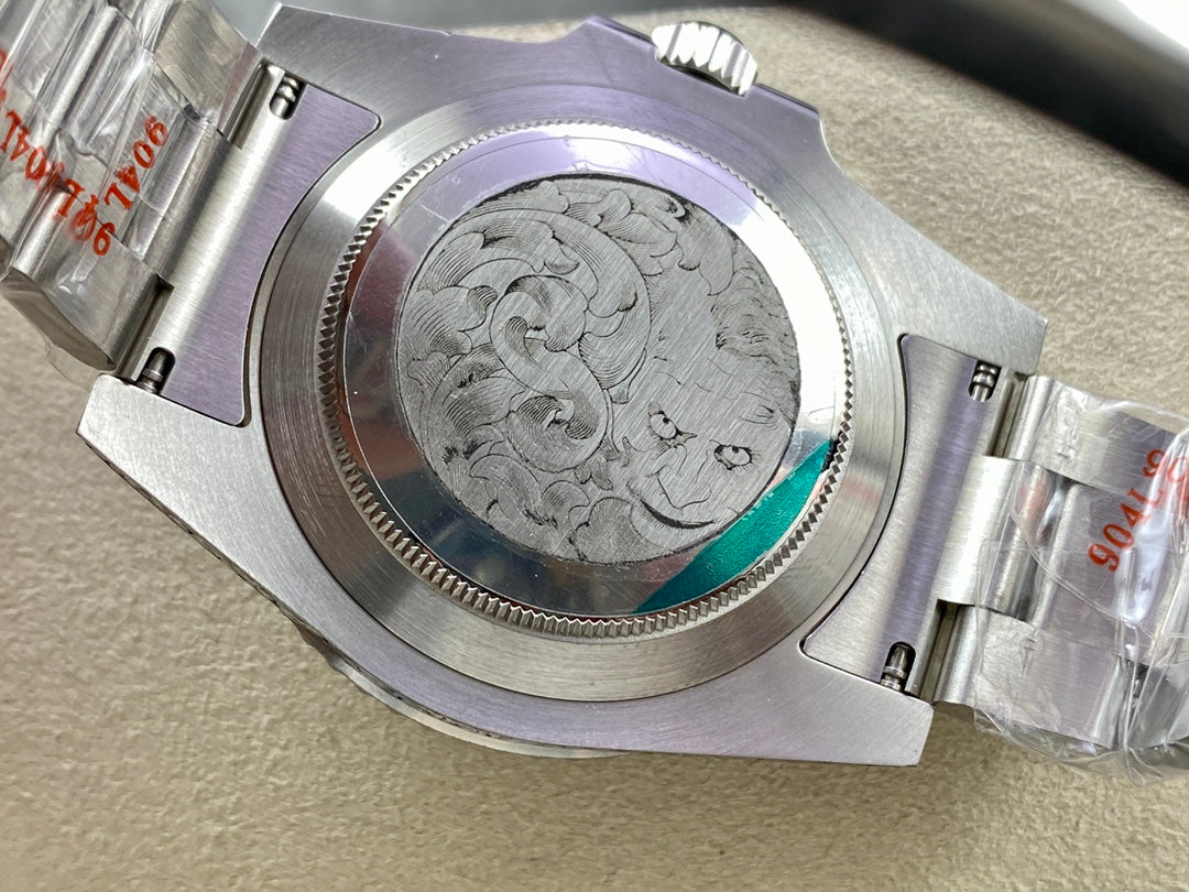 Rolex classic Submariner and hand-carved gold craftsmanship