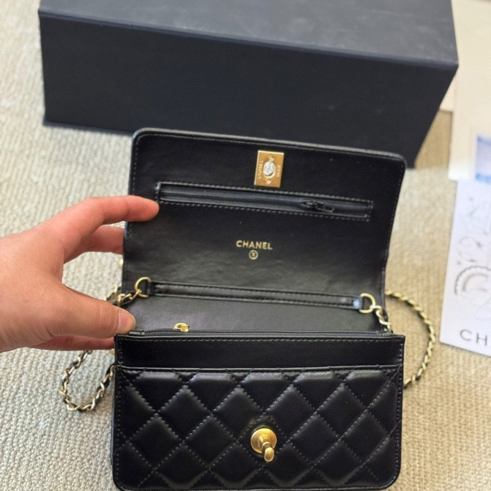 CC CLASSIC WALLET ON CHAIN BLACK 19CM