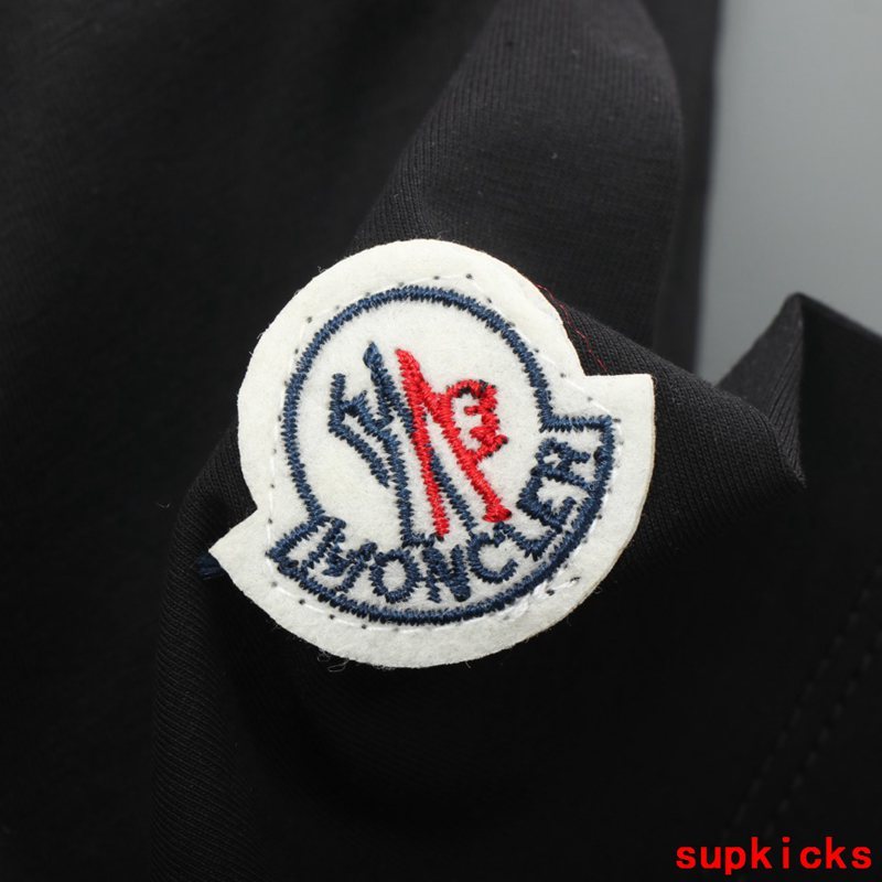 Moncler Luxury Cloth