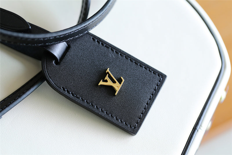 I W Fashion Lu-Vi bags - 8327