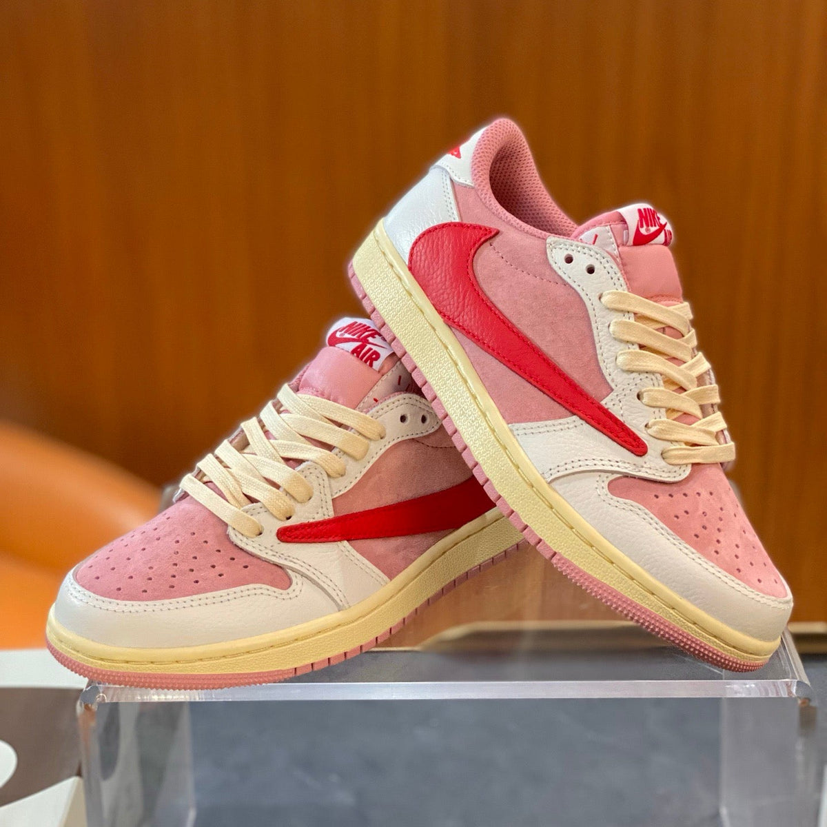 TRAVIS S x JORDAN 1 LOW SNEAKERS