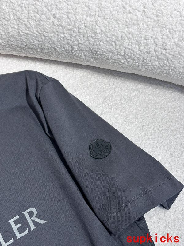 Moncler Luxury Cloth