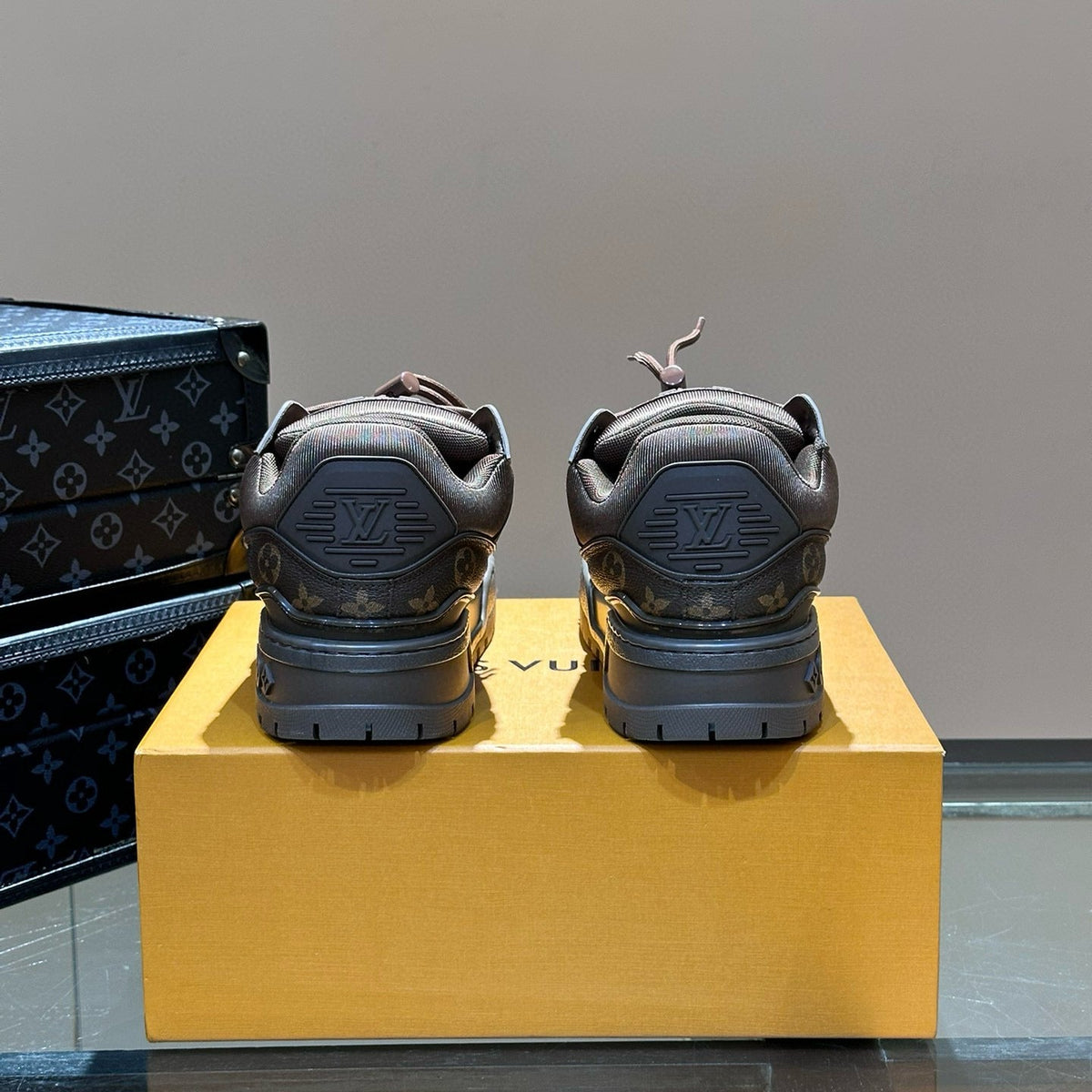 LOU TRAINERS