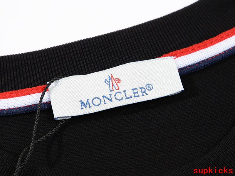 Moncler Luxury Cloth